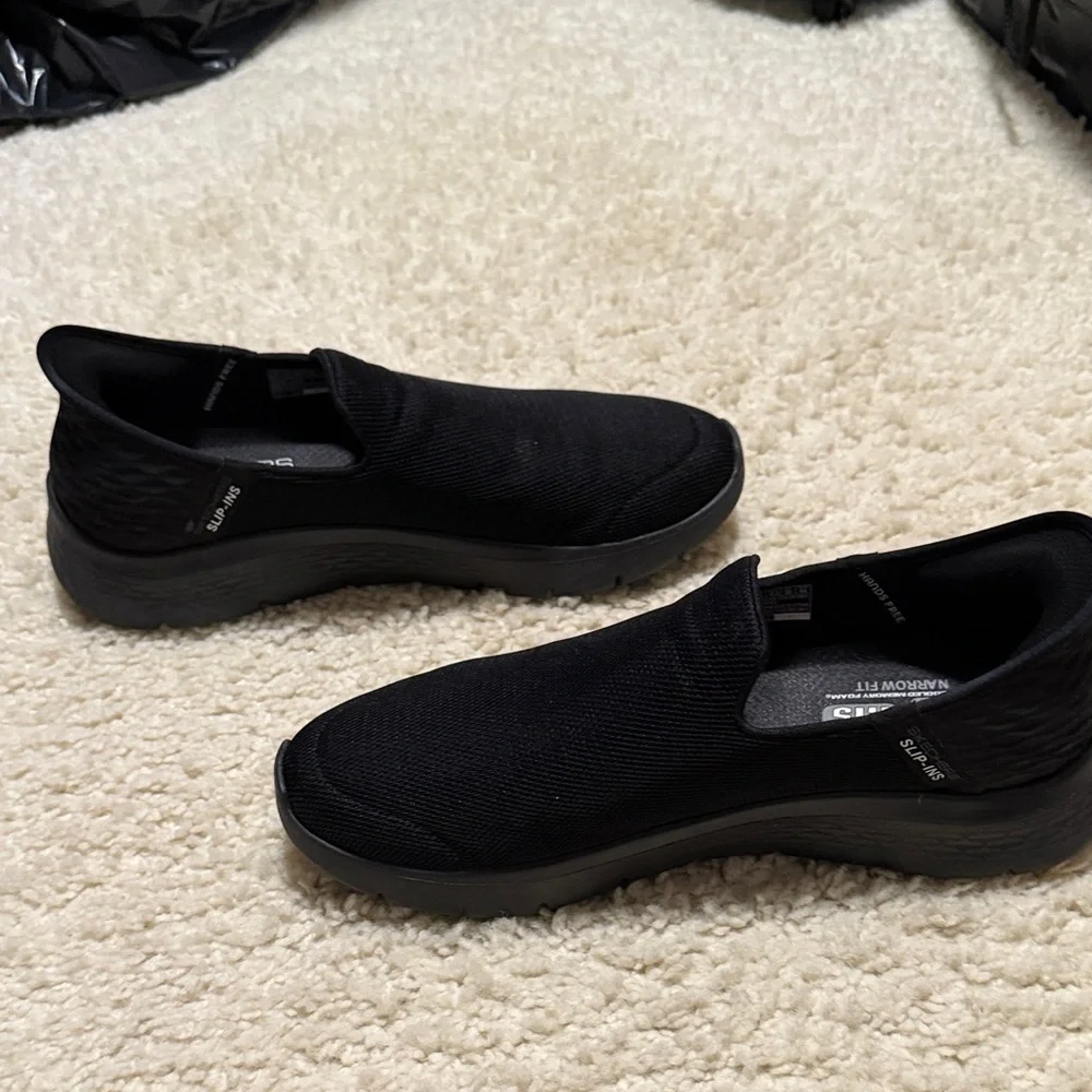 Skechers sleek black