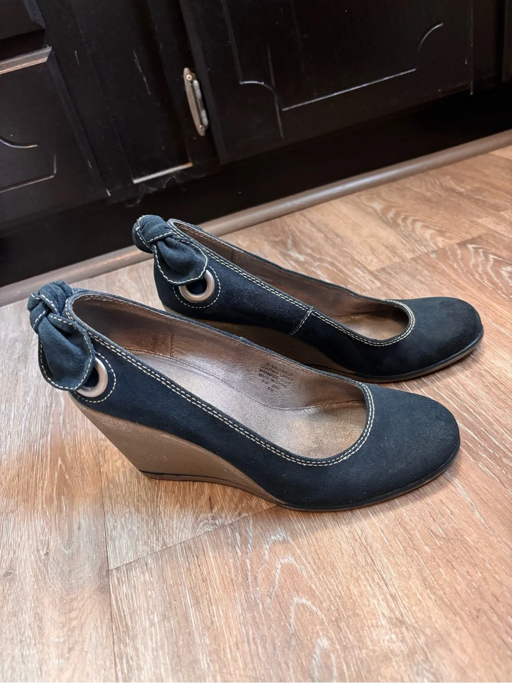 Nine West Dk Teal Suede Wedge Pumps with Back Knot. Size 8 But Would Fit 8.5.
