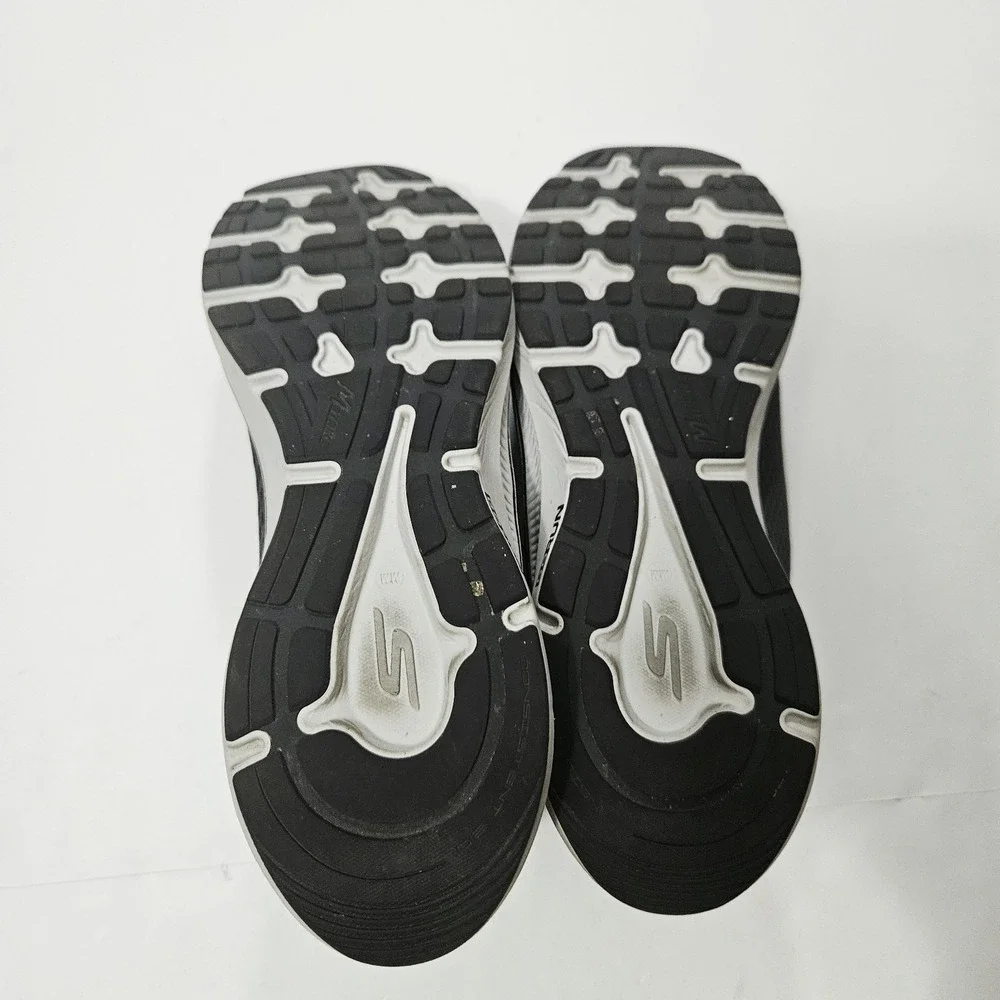 Skechers men hands