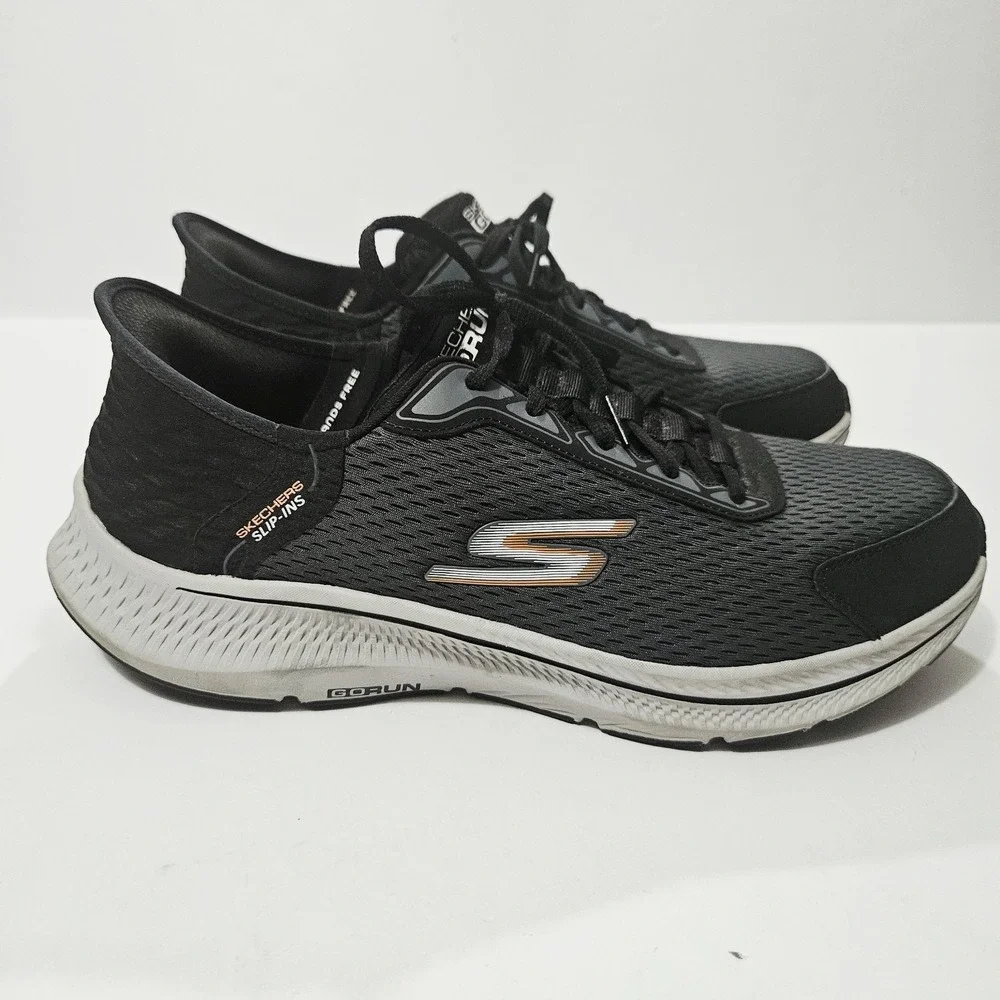 Skechers men hands