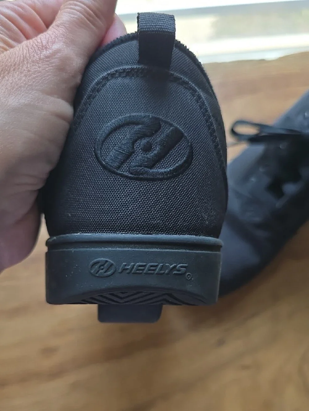 Heelys all black