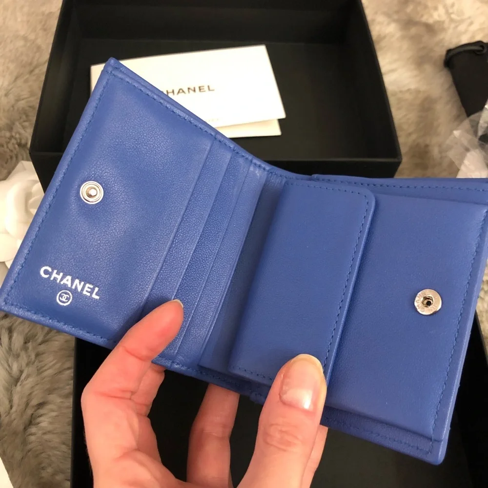 CHANEL elevate your