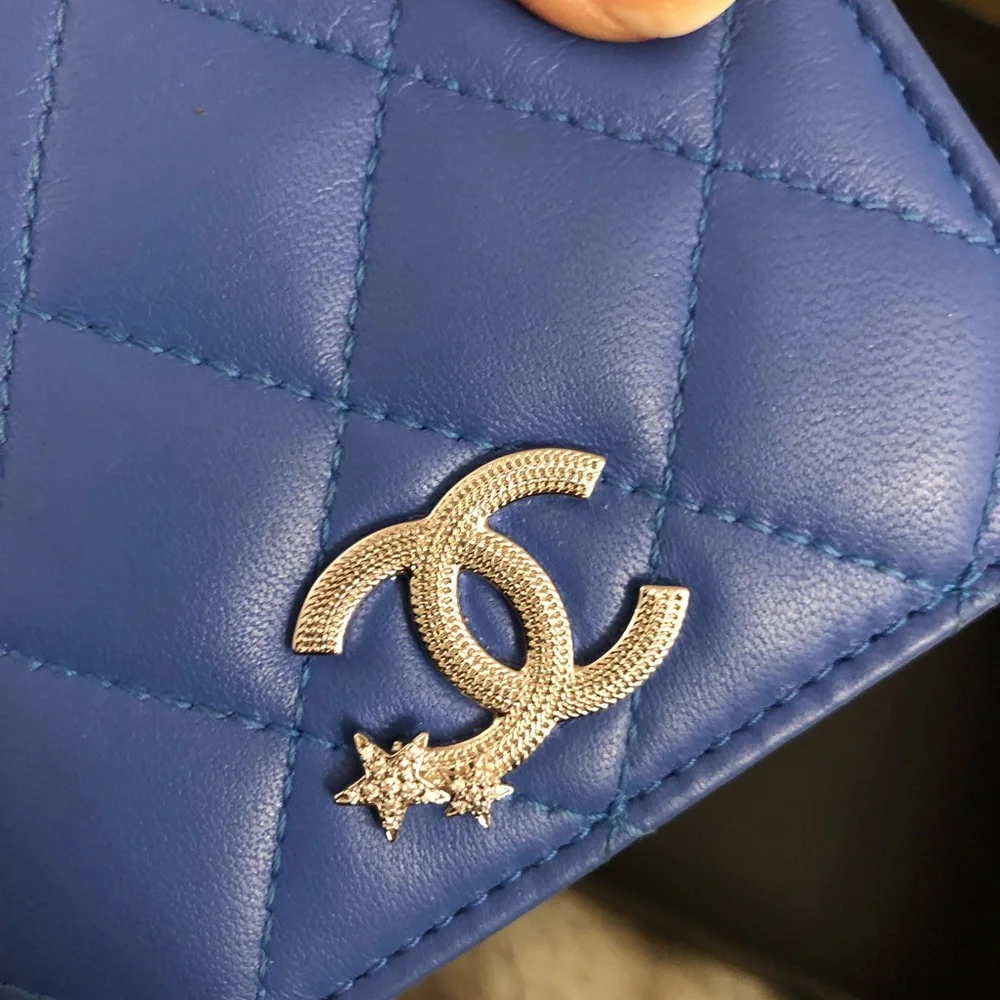 CHANEL elevate your