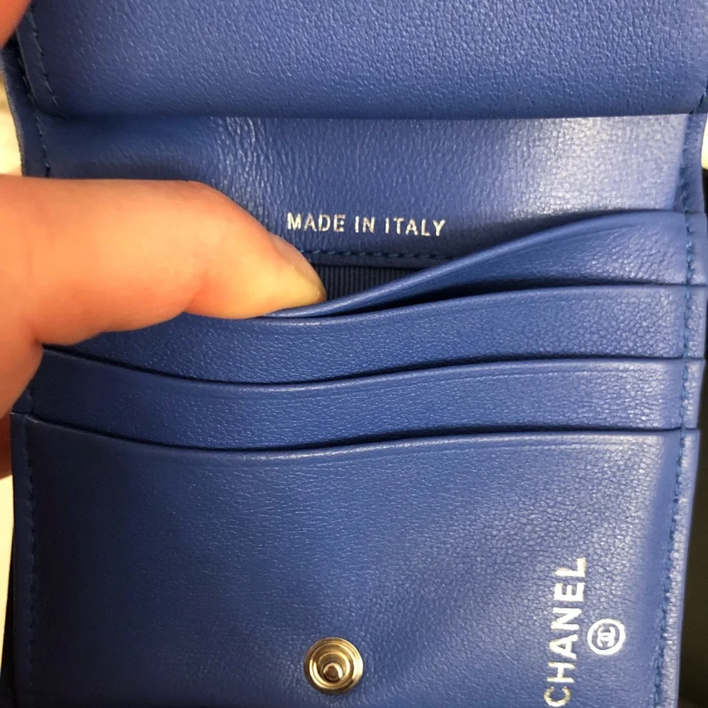 CHANEL elevate your