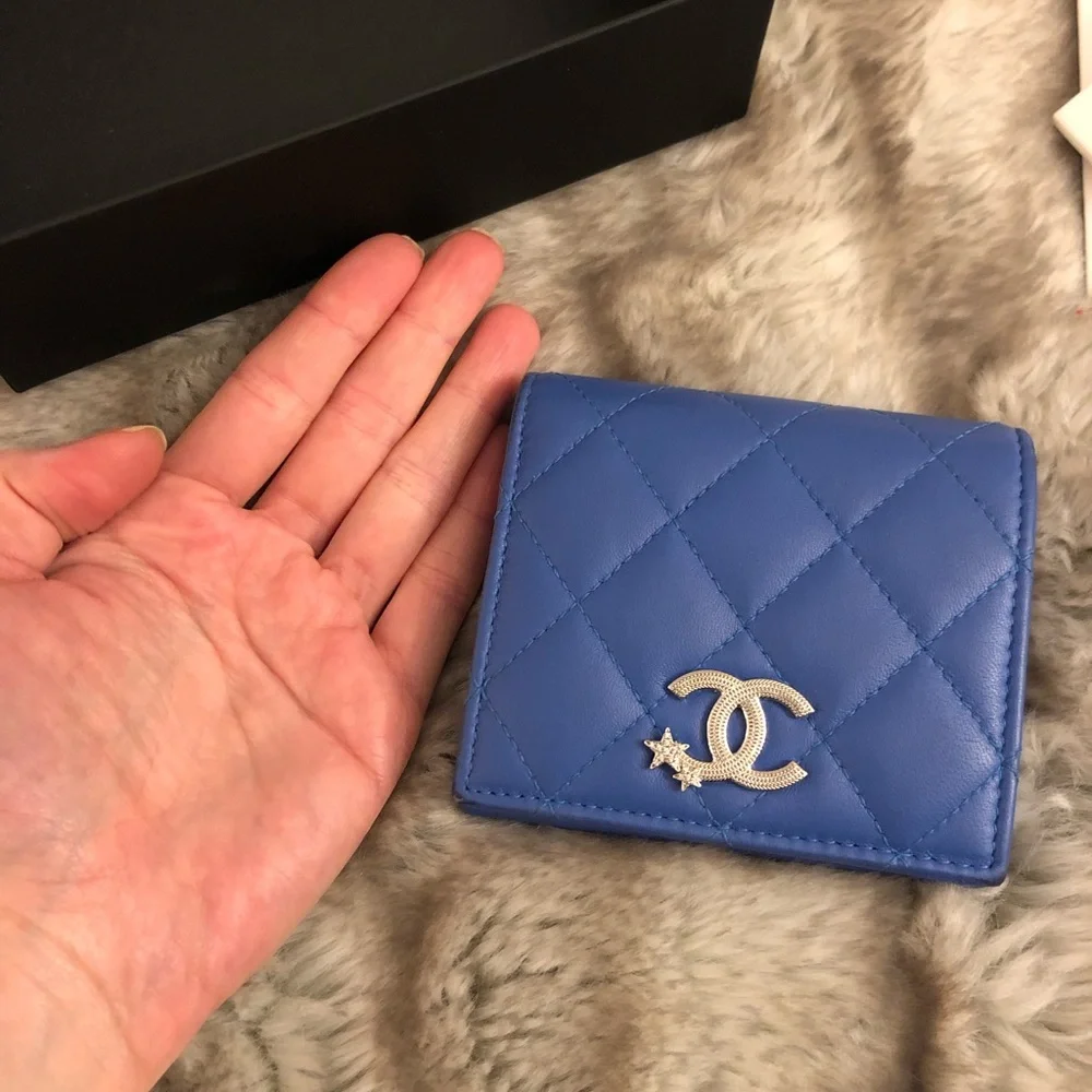CHANEL elevate your