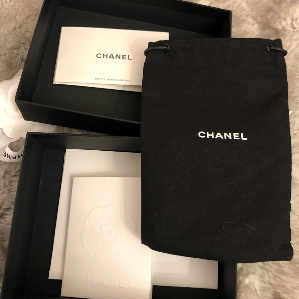 CHANEL elevate your