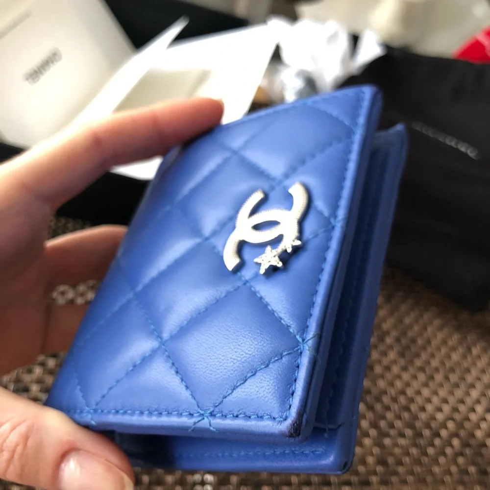 CHANEL elevate your