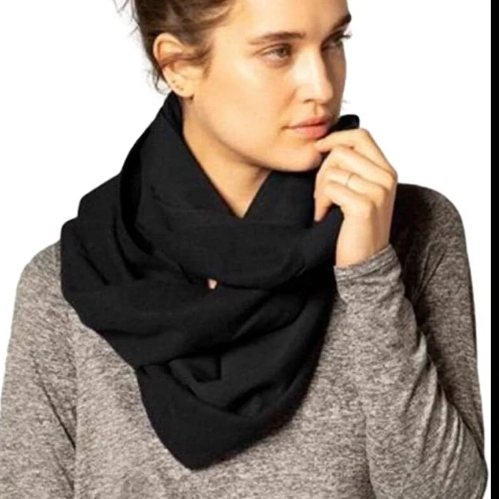 NWT Beyond Yoga Pocket Infinity Scarf