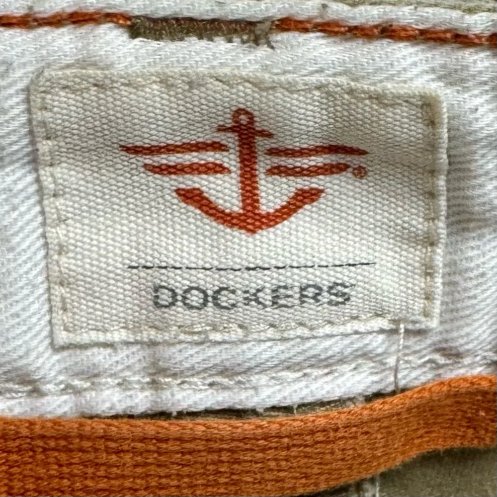 Dockers Tan Flat Front Shorts Classic Style Men’s 46 Dress Shorts Chinos Pleated