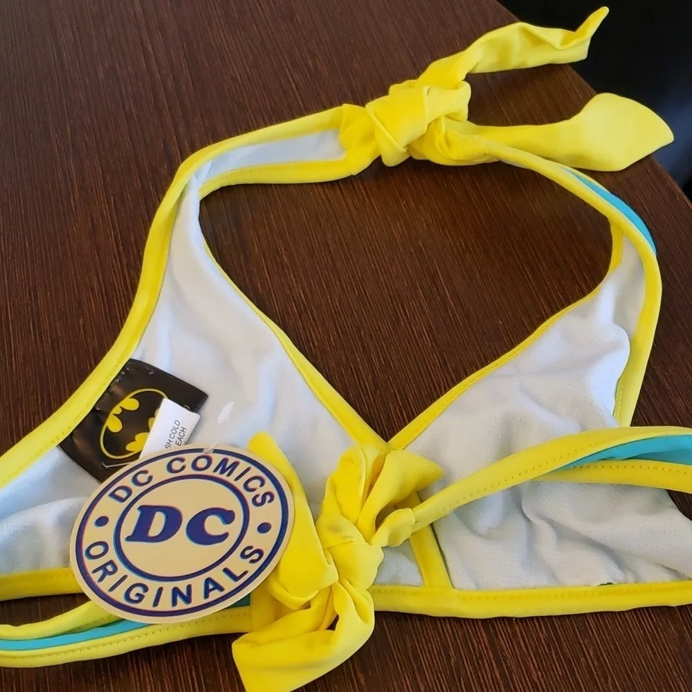 DC Comics bikini bat