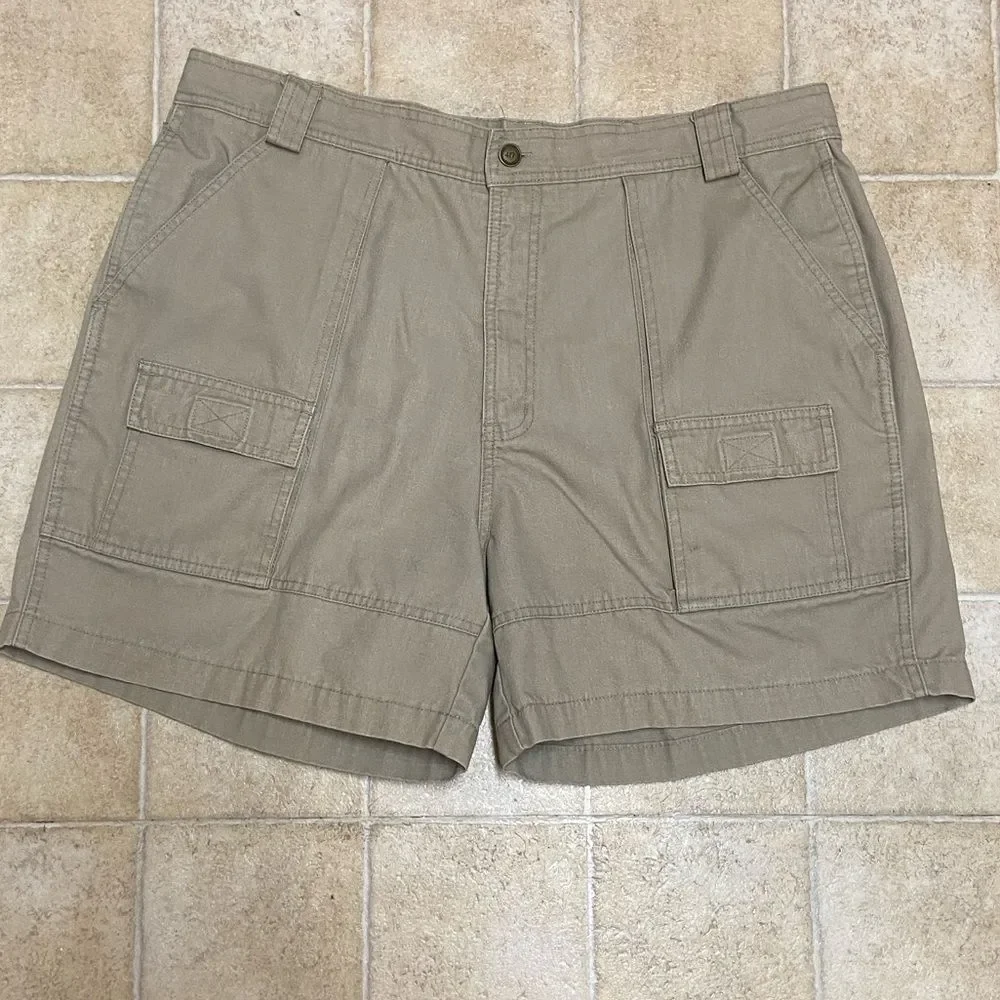 Van Heusen 417 Men's Cargo Shorts in Khaki Size 38
