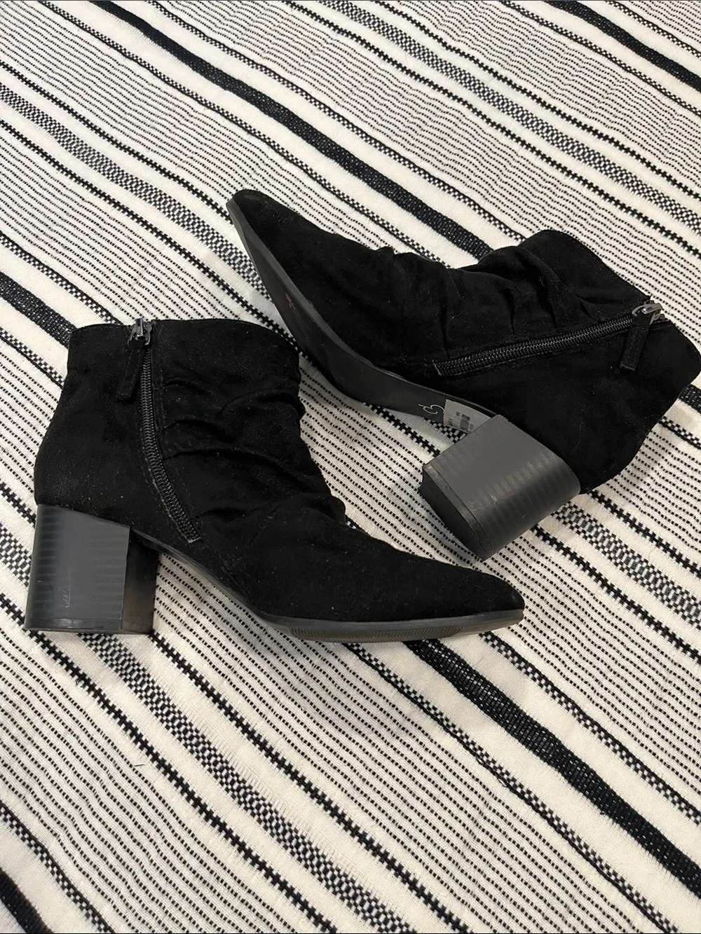 N/A stylish black
