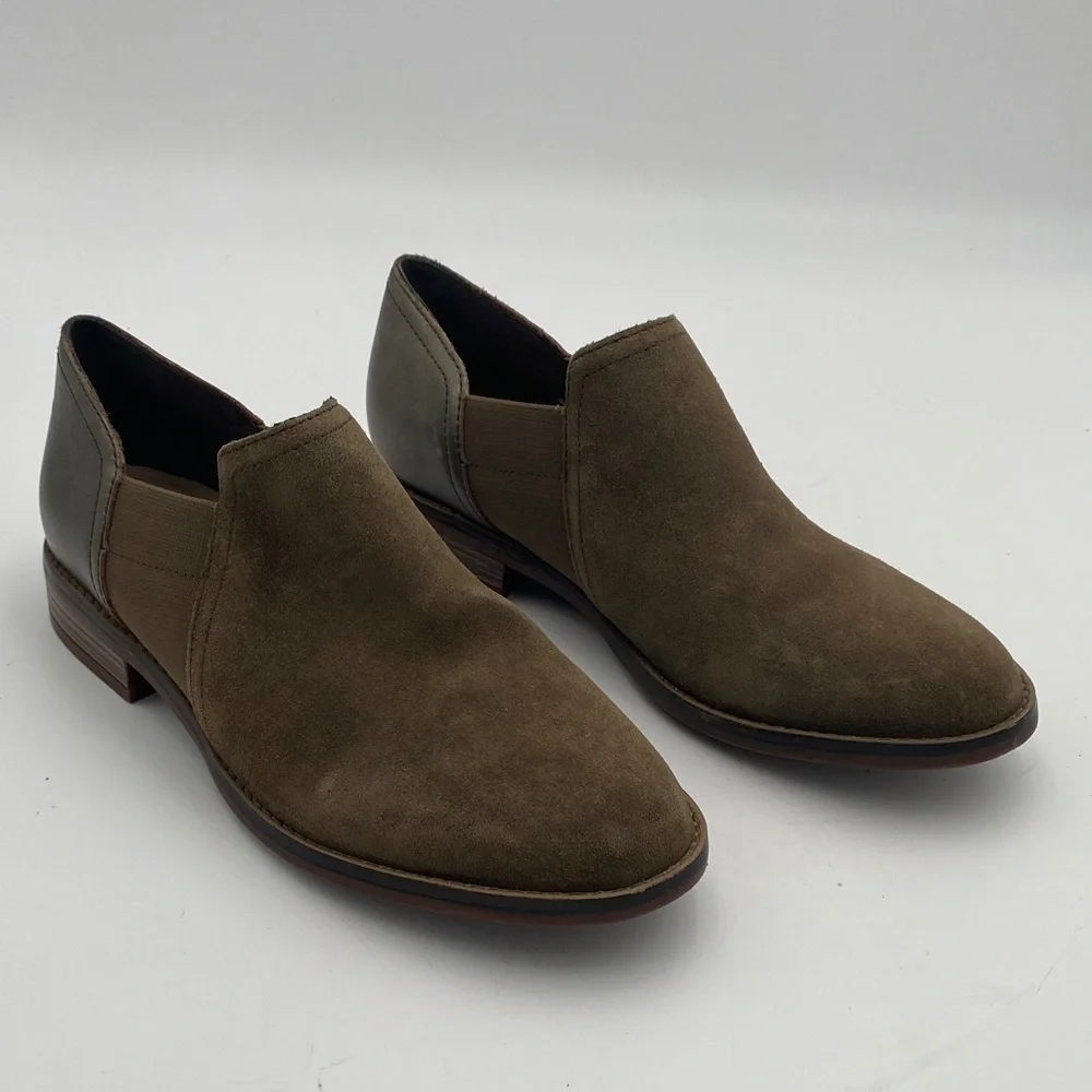 Clarks ankle booties women 9 olive green Suede Loafers slip on casual office Y2K
