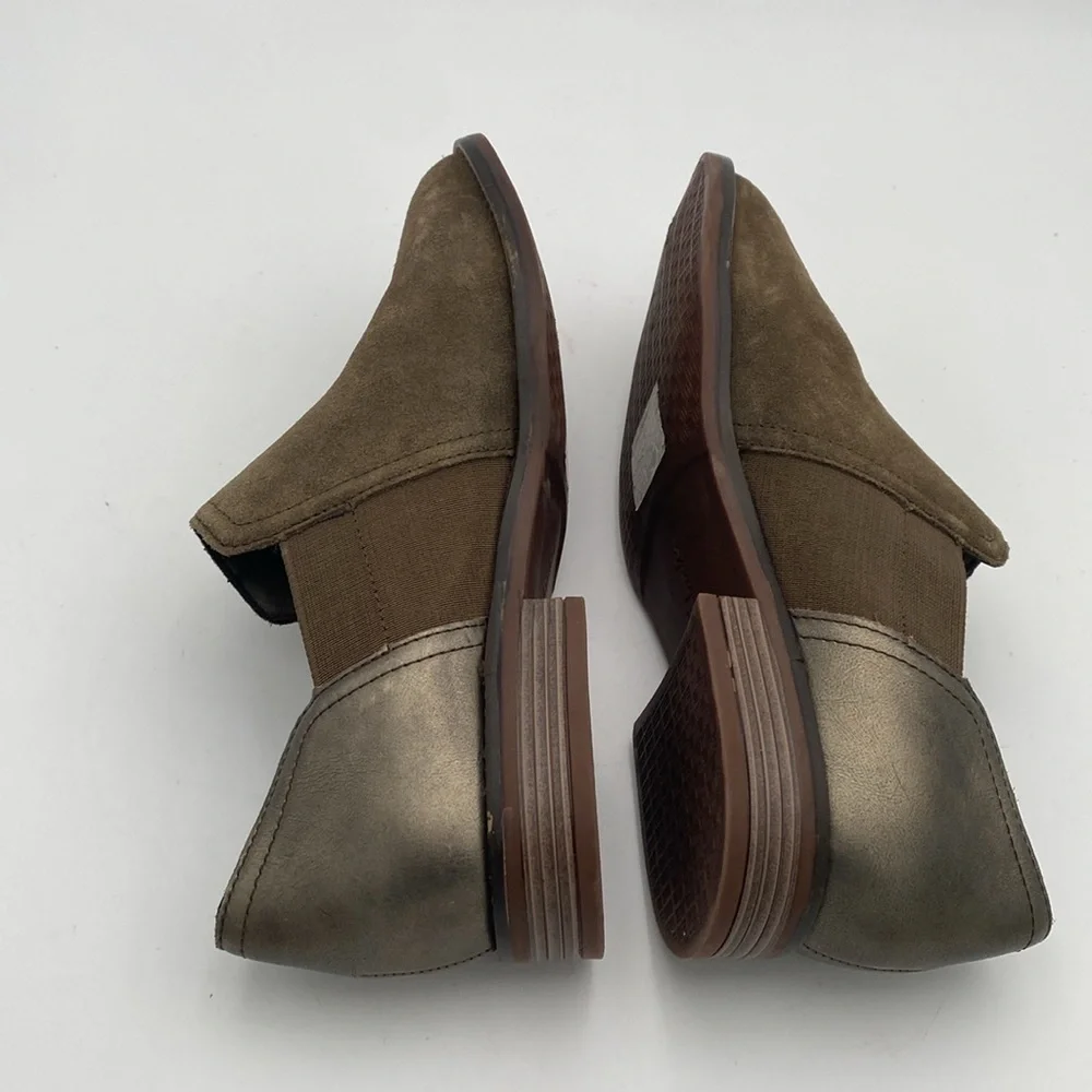 Clarks tan ideal