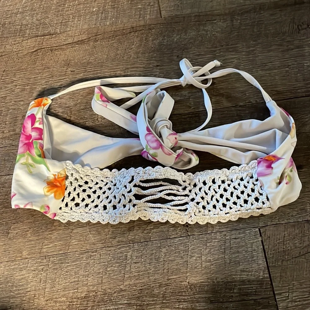 Frankie’s bikinis floral crochet bikini top