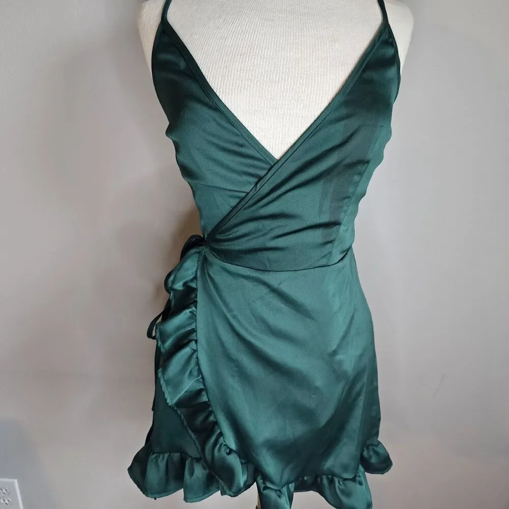 Princess polly Ruffle Front Wrap Dress Emerald Green size 2 New with flaw