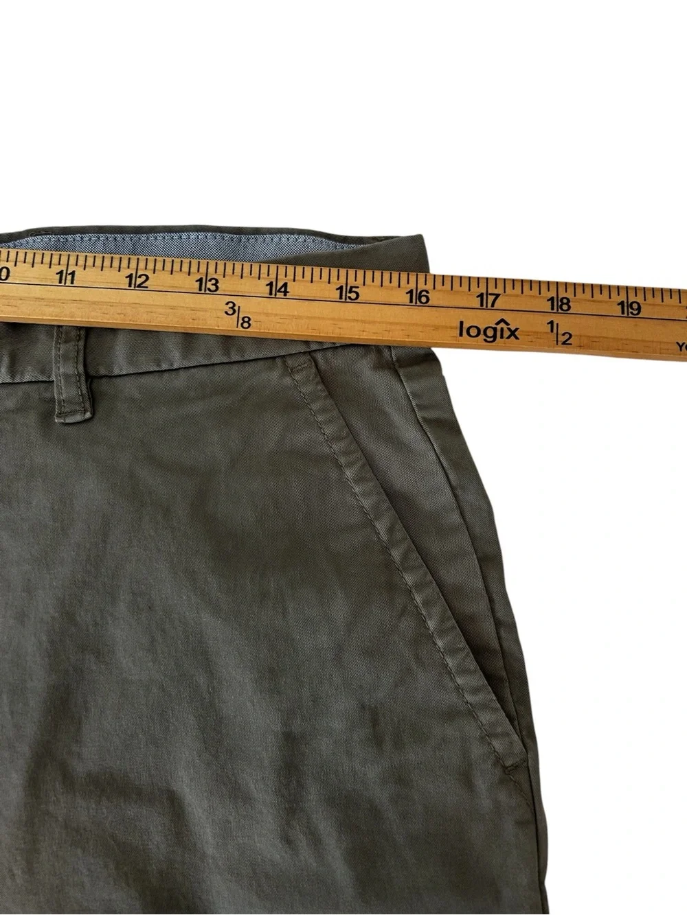 Tommy Hilfiger Men’s Gray Flat Front Chino Shorts Sz 32
