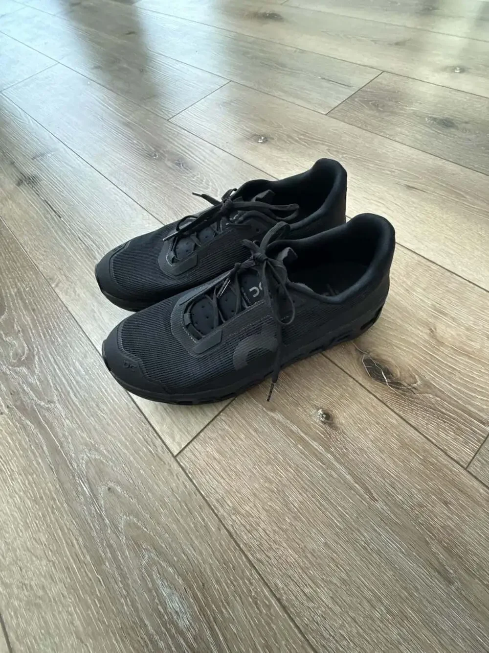 On Running lace box black