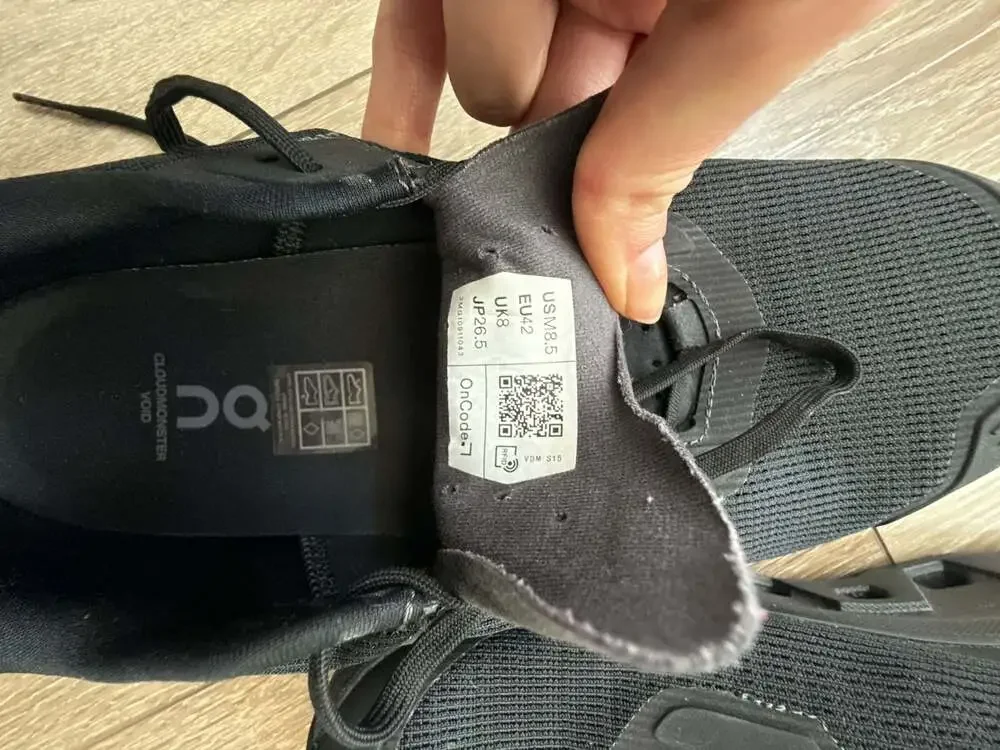On Running closure uppers shoes