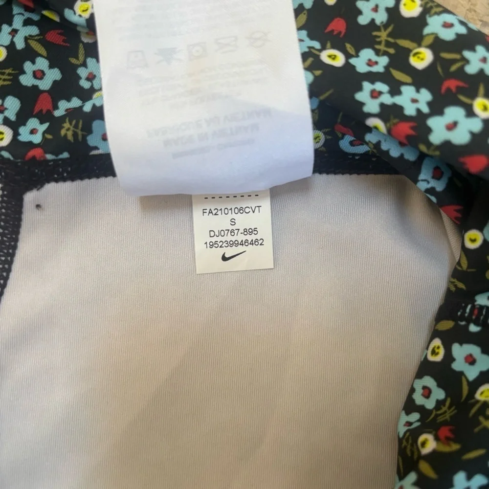 Nike •	authentic dri