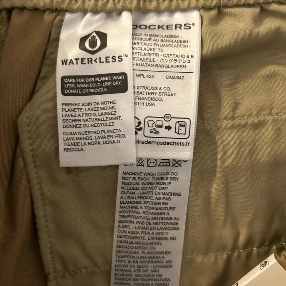 Dockers detail cut