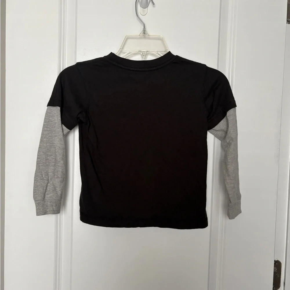 Boy’s Old Navy Black and Gray Star Wars Long Sleeve Tee Size: XS
