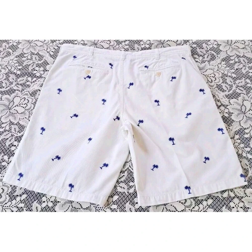 Izod these shorts