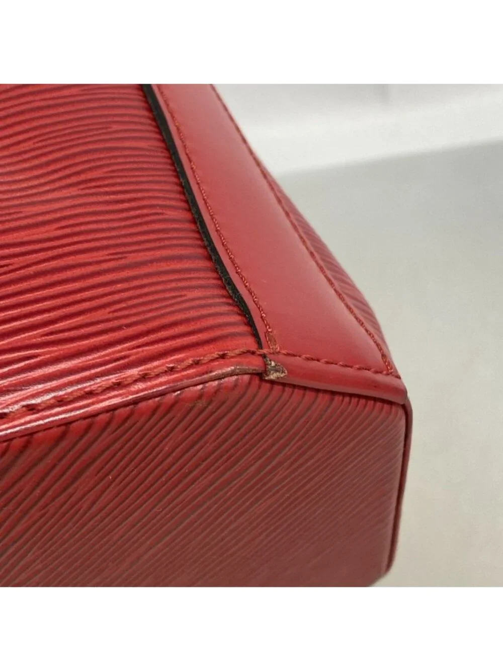 Louis Vuitton offensive stored listed