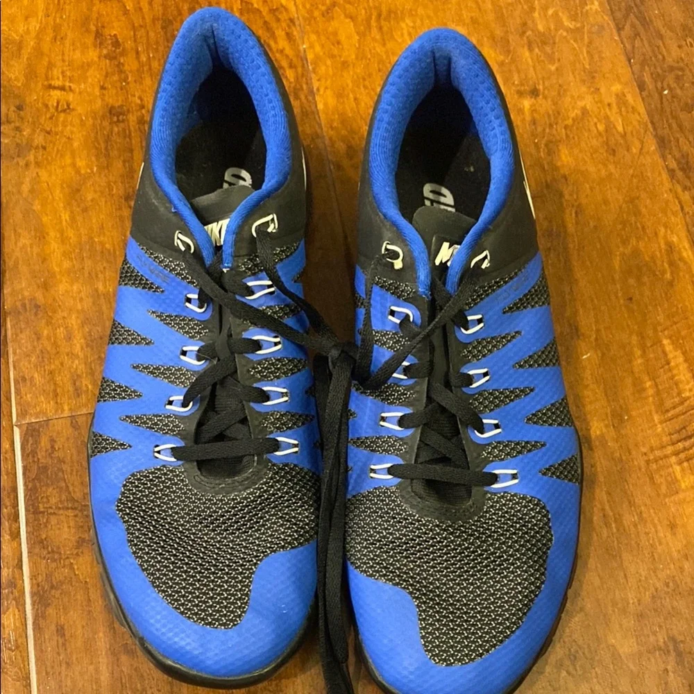 Nike letters slightly shoes