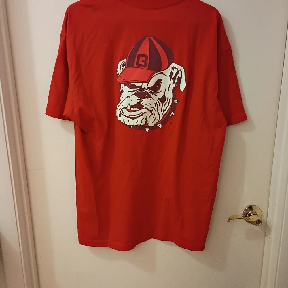 Classic Georgia Bulldogs Red Nike T-shirt. Perfect for Game Day.