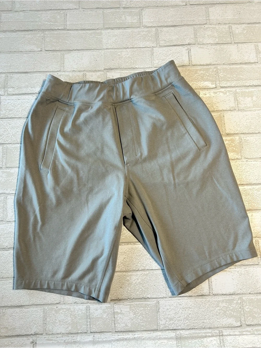 lululemon athletica Men's Light Gray Athletic Shorts Size Large