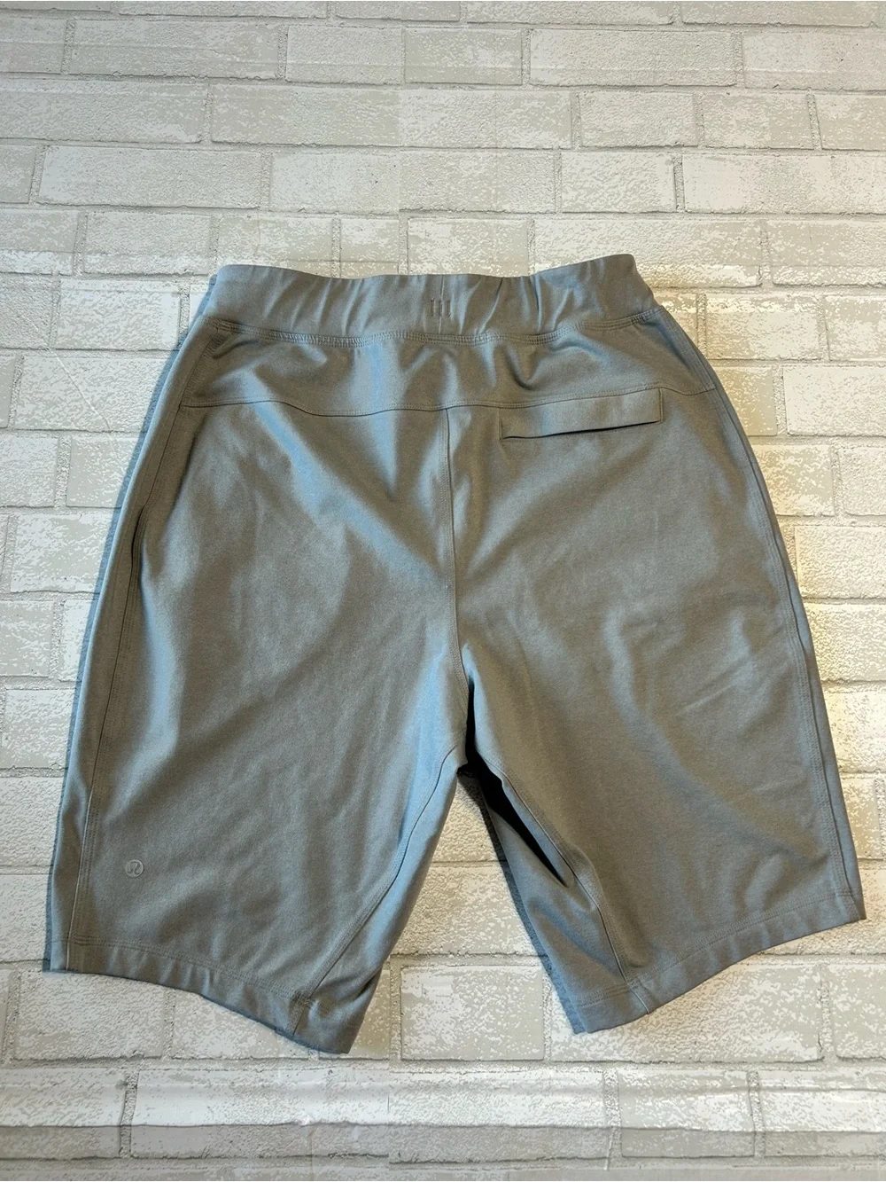 lululemon athletica Men's Light Gray Athletic Shorts Size Large