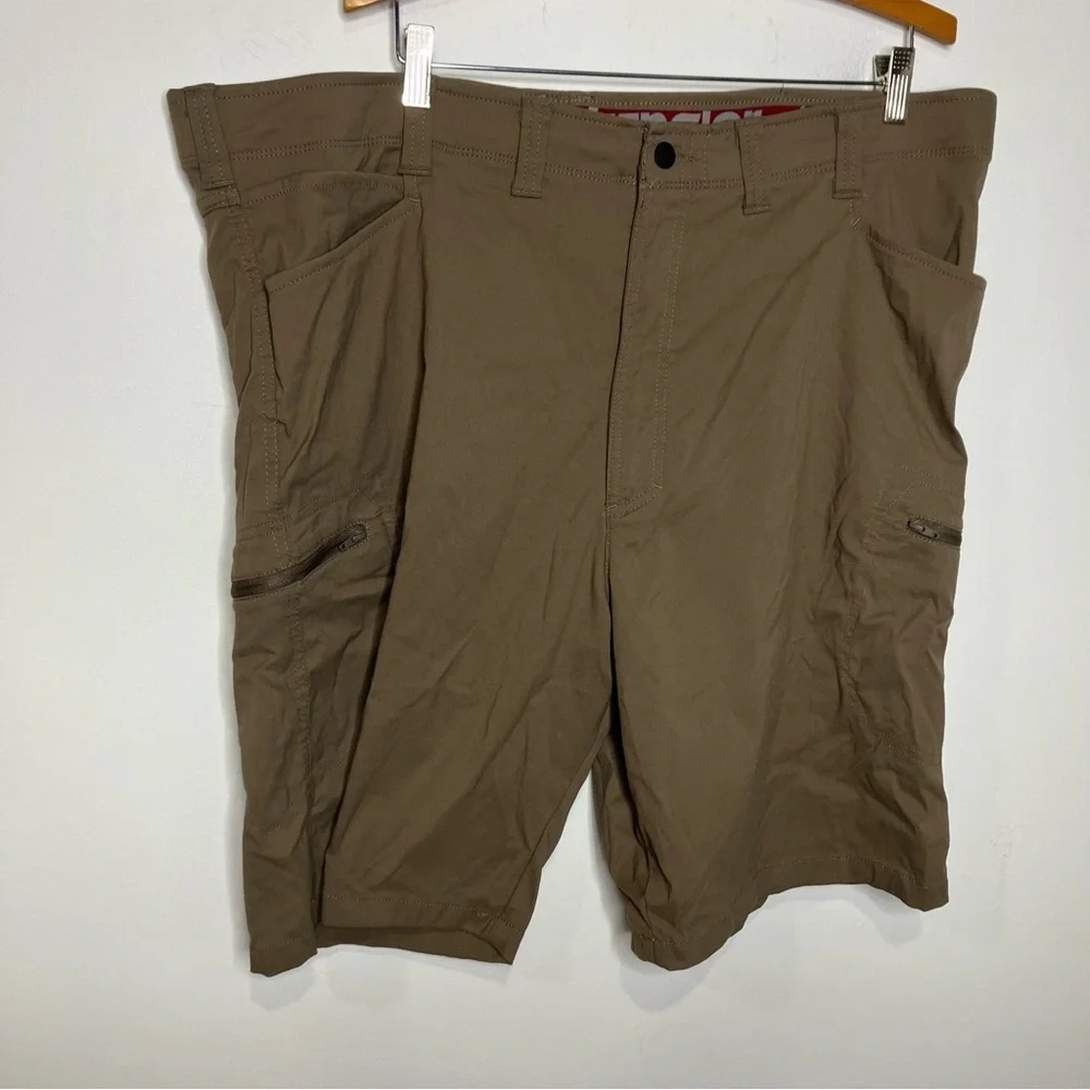 Wrangler‎ All terrain zip cargo shorts brown mens size 44 outdoor gear casual