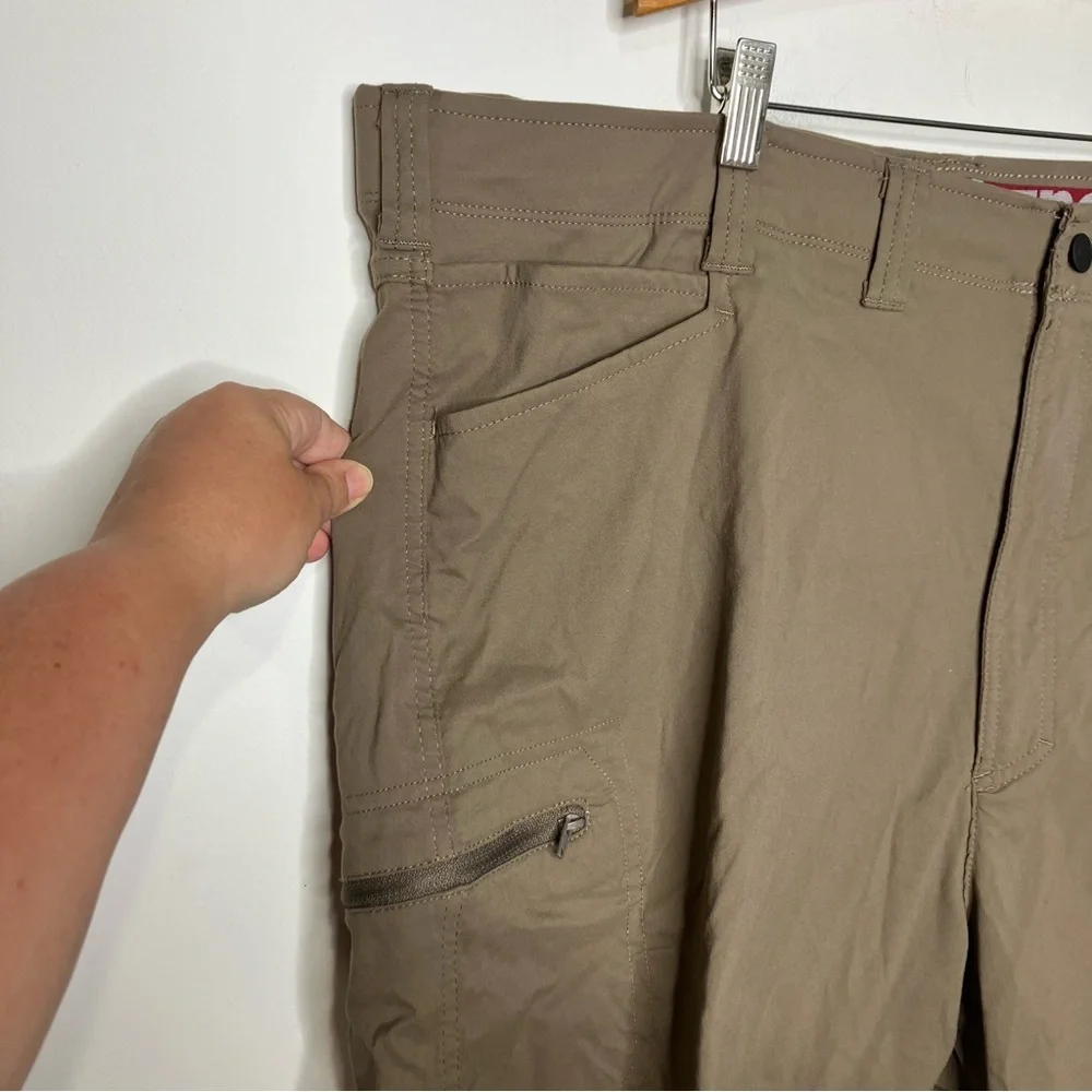 Wrangler‎ All terrain zip cargo shorts brown mens size 44 outdoor gear casual