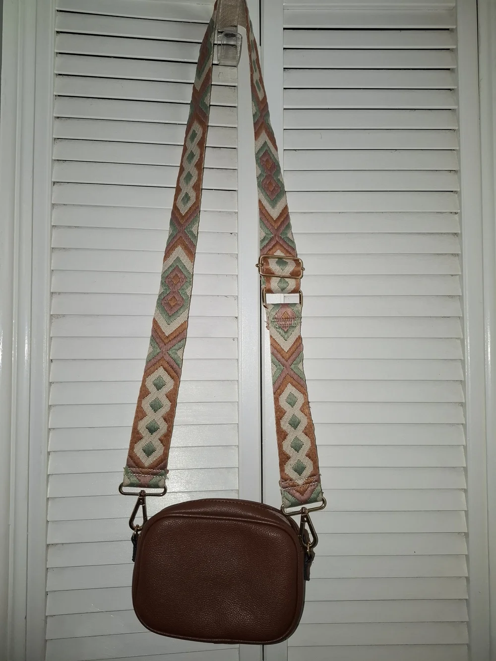 Brown Crossbody Camera Bag with Patterned Adjustable Strap