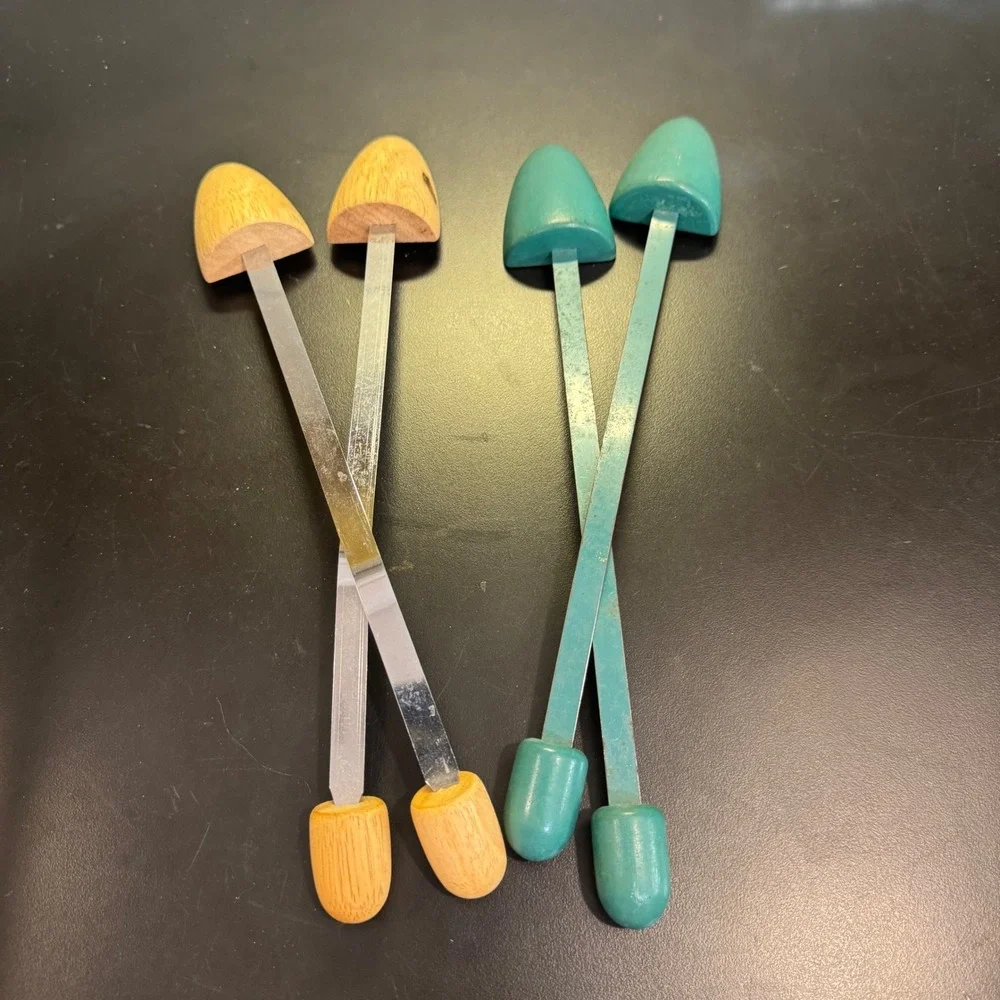 Shoe Trees Stretchers Teal Natural Wood Metal Spring Tension 2 Pairs