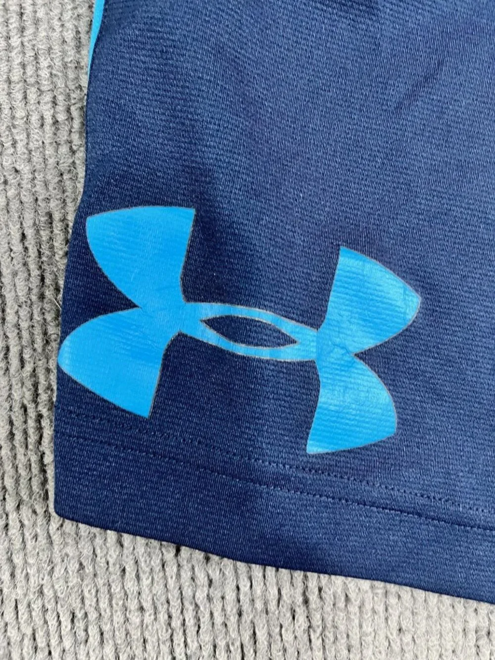 Under Armour Mens Loose-Fit Navy Blue Shorts With Teal Side Stripes Size L