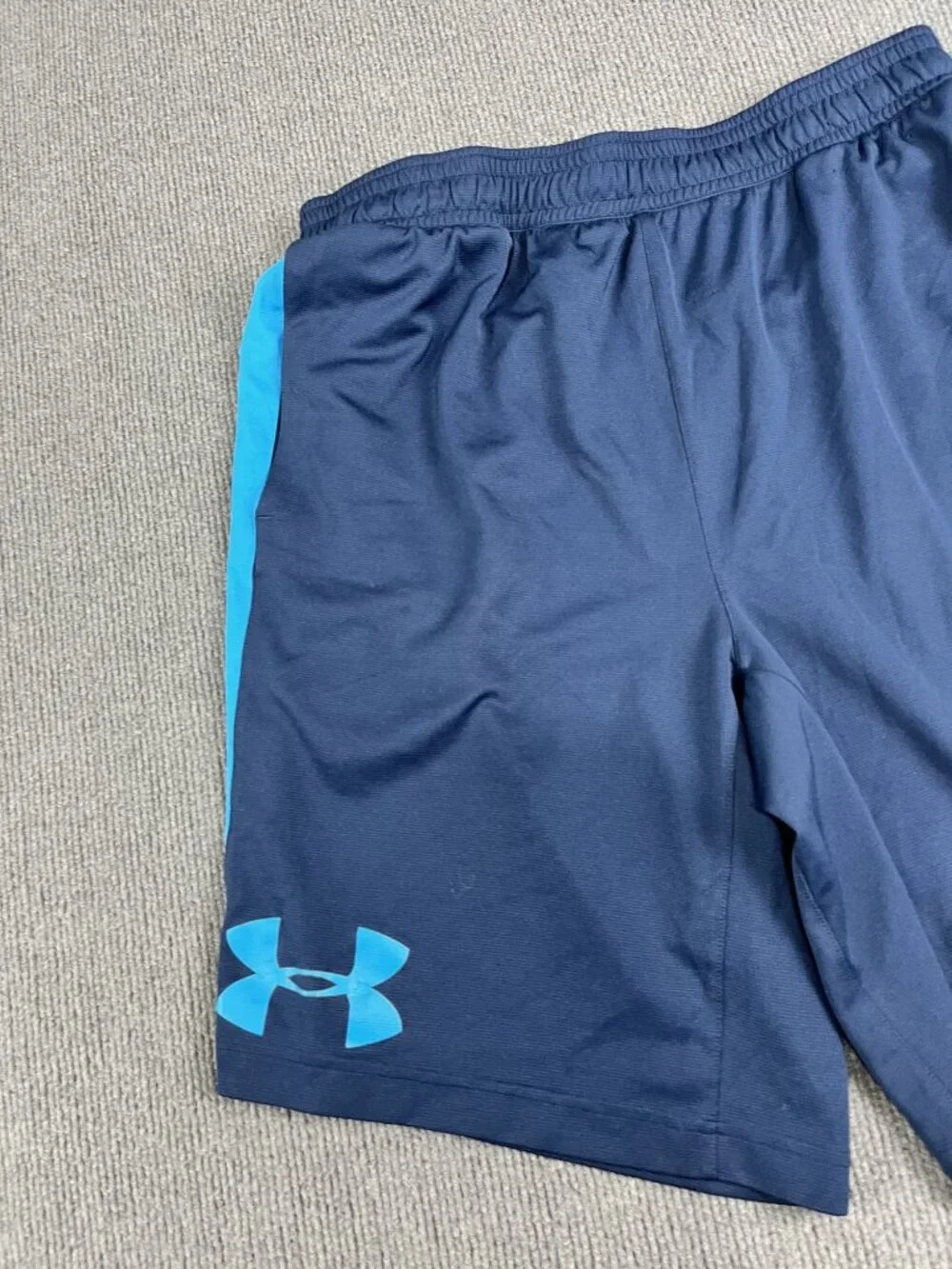 Under Armour Mens Loose-Fit Navy Blue Shorts With Teal Side Stripes Size L