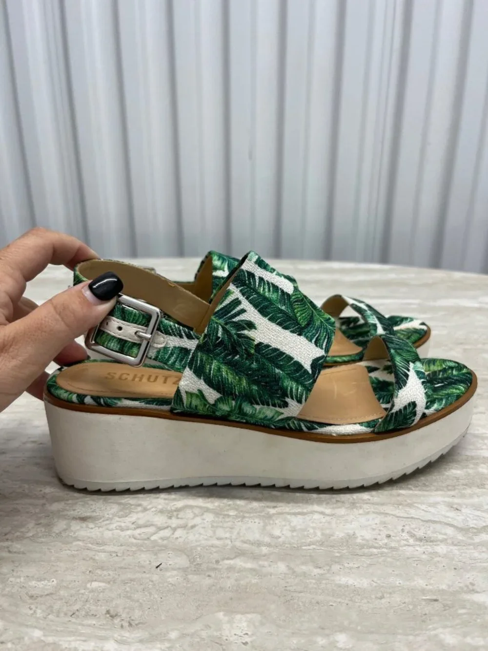 SCHUTZ palm leaf