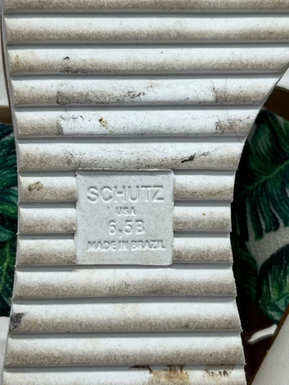 SCHUTZ palm leaf