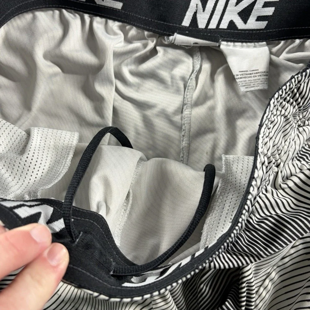 Nike Dri Fit Pattern Basketball Shorts Mens Large Black White Wavy Linear Flow