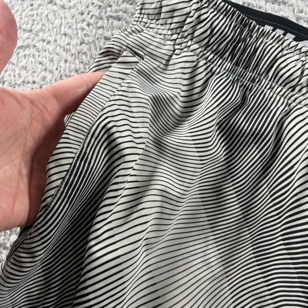 Nike Dri Fit Pattern Basketball Shorts Mens Large Black White Wavy Linear Flow