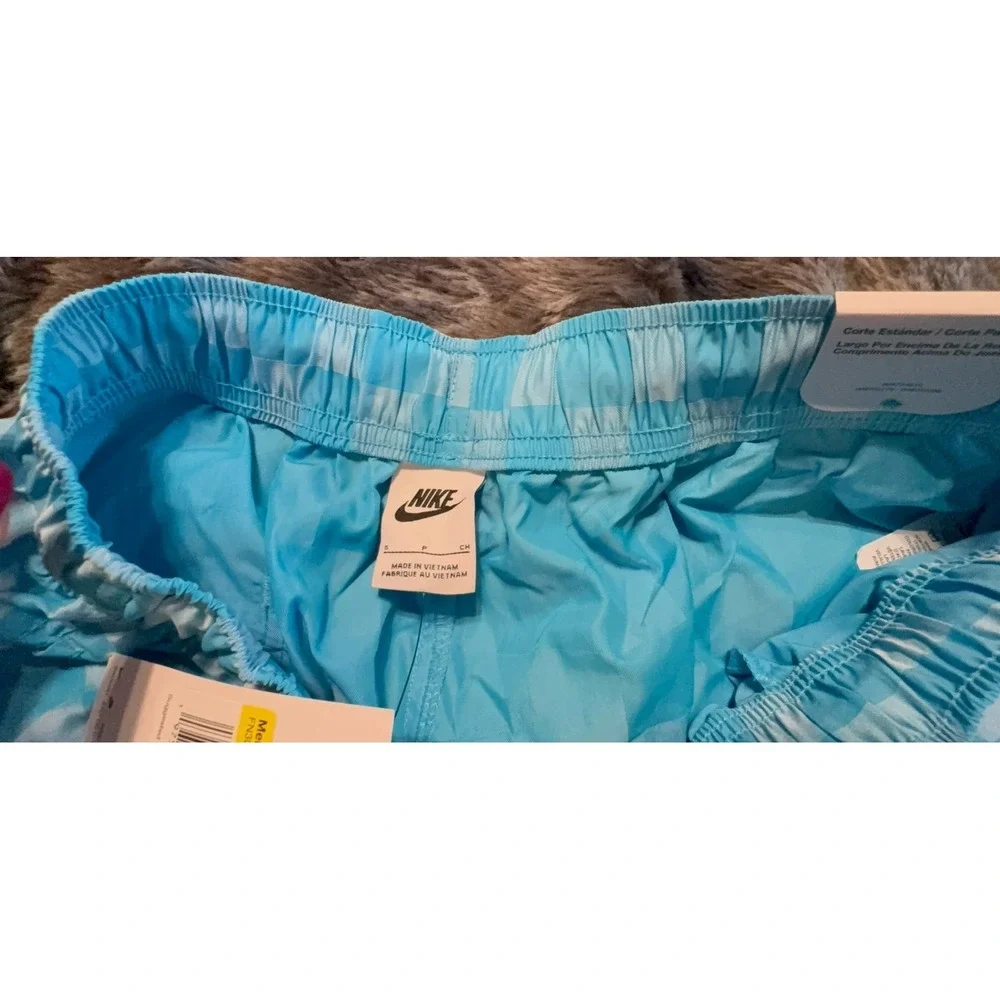Men's size SMALL Nike dri-fit athletic shorts.  Standard fit. Above knee length.