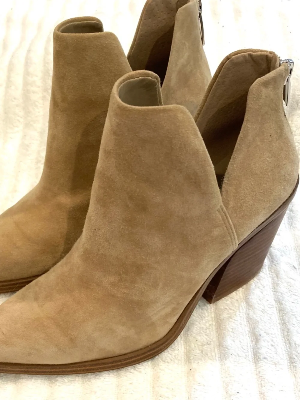 Vince Camuto vince camuto