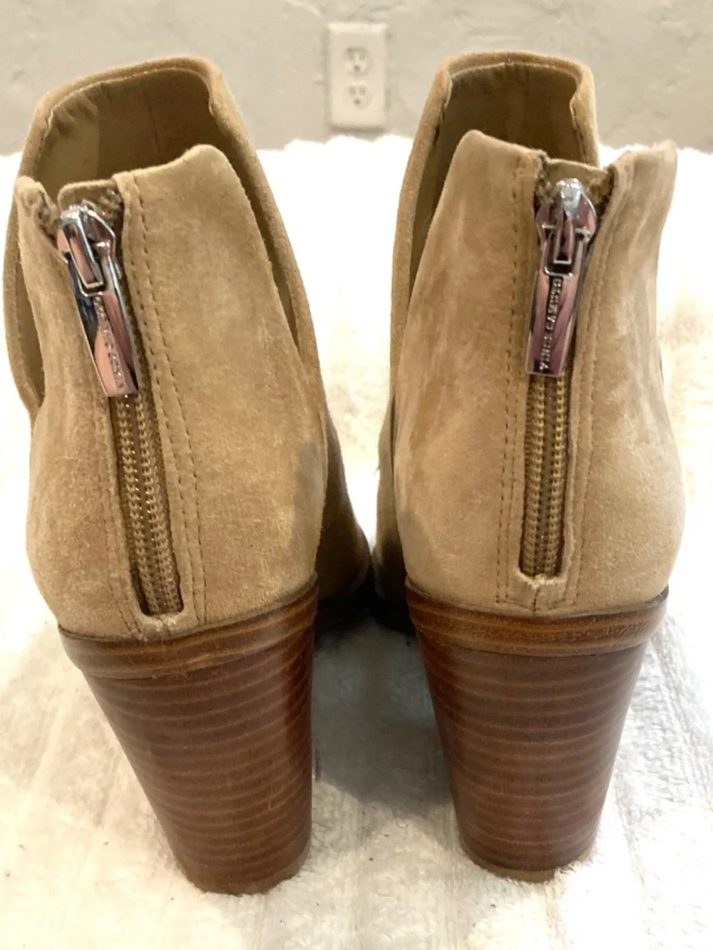 Vince Camuto vince camuto