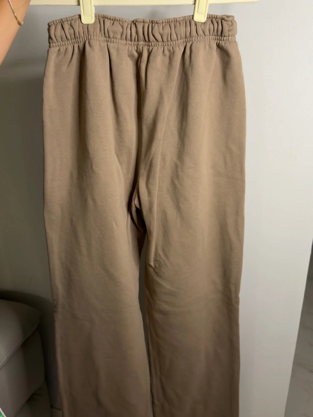 ALO Yoga Men’s Beige Drawstring Sweatpants