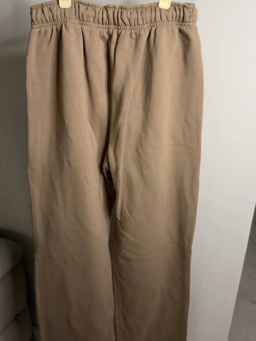 ALO Yoga Men’s Beige Drawstring Sweatpants