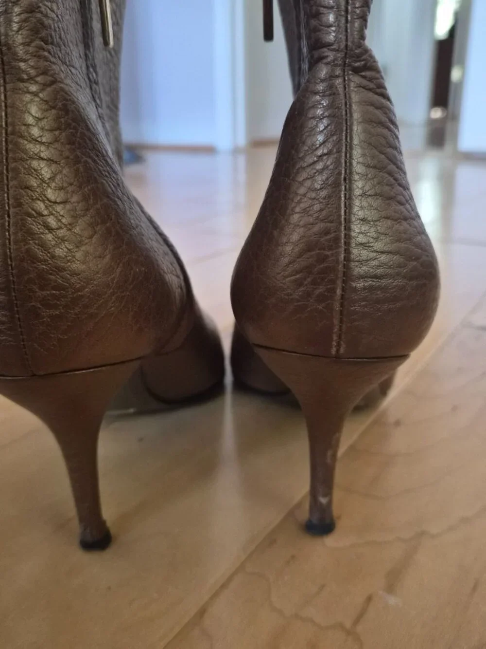 Dolce & Gabbana pebbled pointed