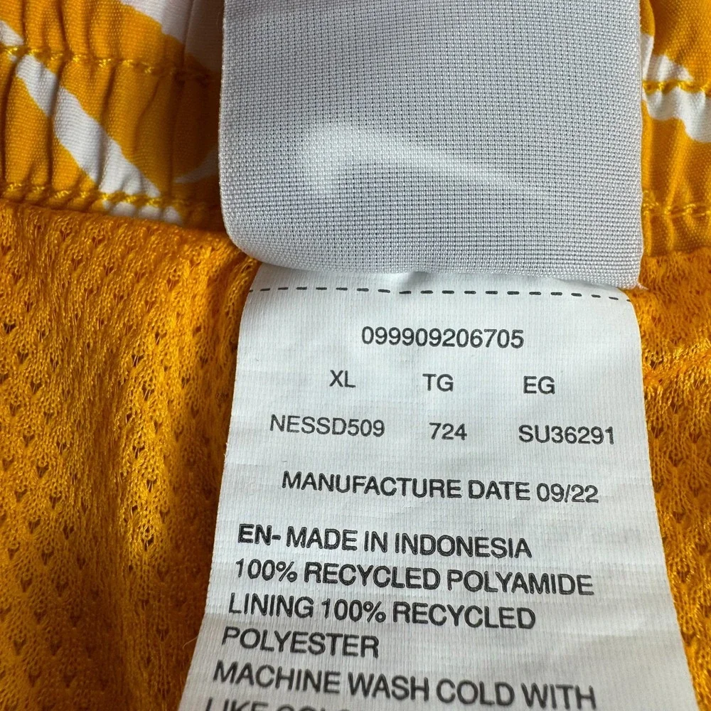 Nike item swoosh