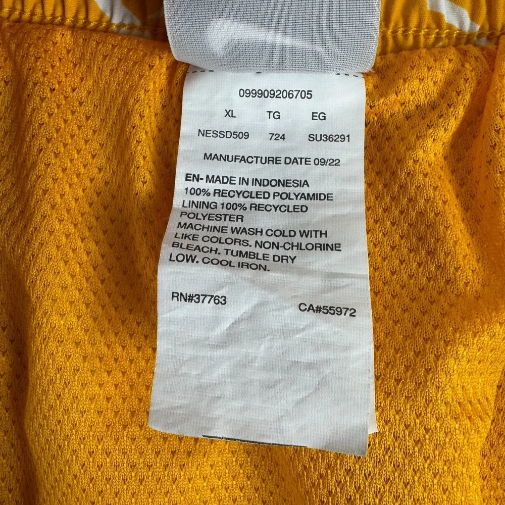 Nike item swoosh